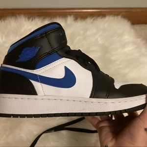 Blue Jordan 1s. US 5y